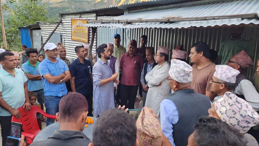 रास्वपा सभापति रवी लामिछाने सुदूरका भूकम्प प्रभावित क्षेत्रमा पुगे