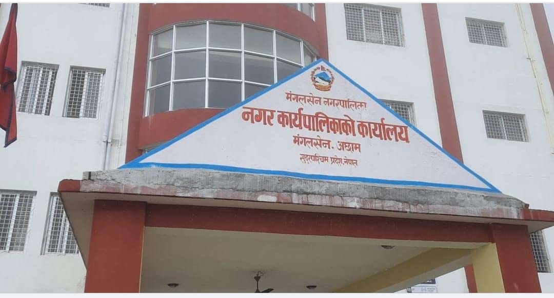 जाजरकोट र रुकुमका भूकम्प पिडीतलाई मंगलसेन नगरपालिकाले २ लाख दिने