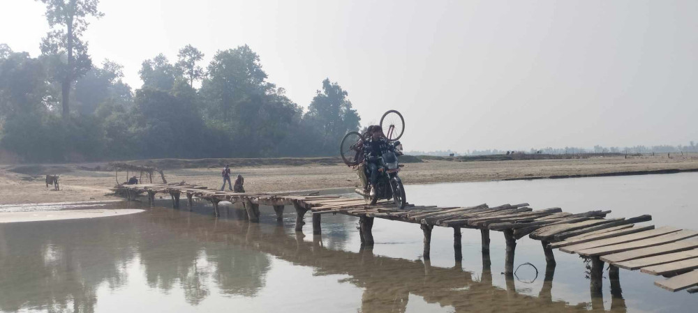 नदी तर्न काठे पुलकै भर