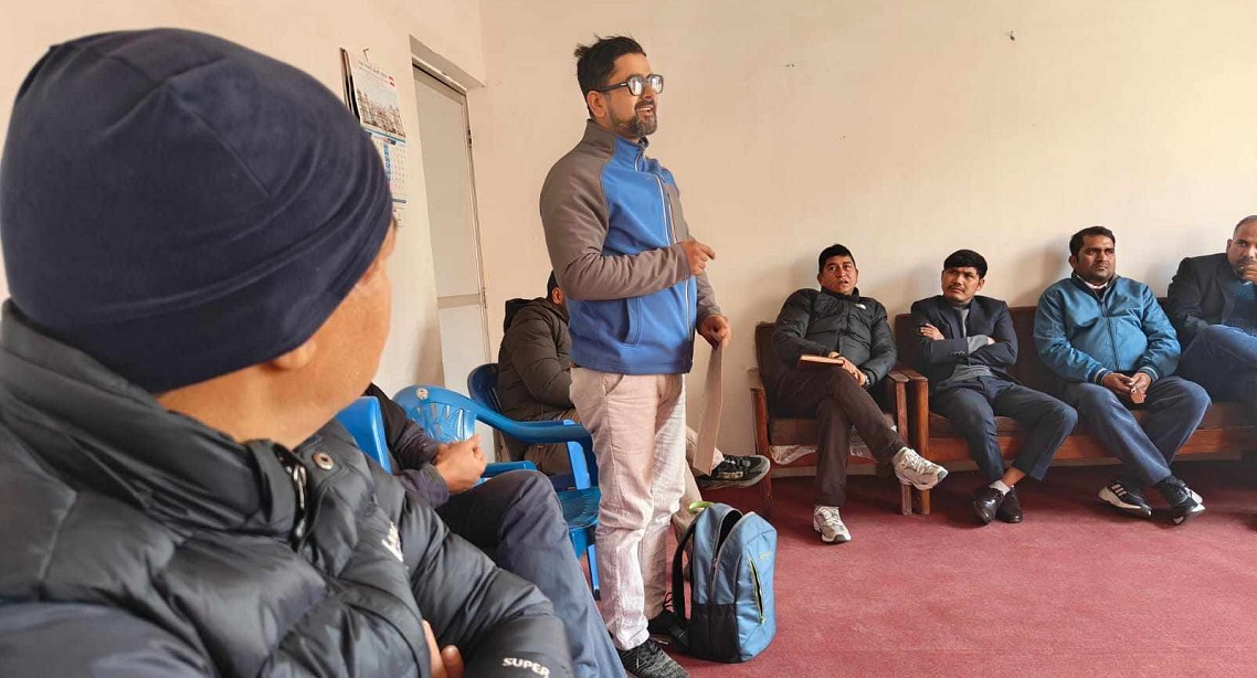 पाँच कर्मचारी संगठनको निष्कर्ष– अध्यागमन प्रमुखलाई बन्द कोठामा कुटियो, बेइज्जत गर्न सम्पादित भिडिओ ‘लिक’ गरियो