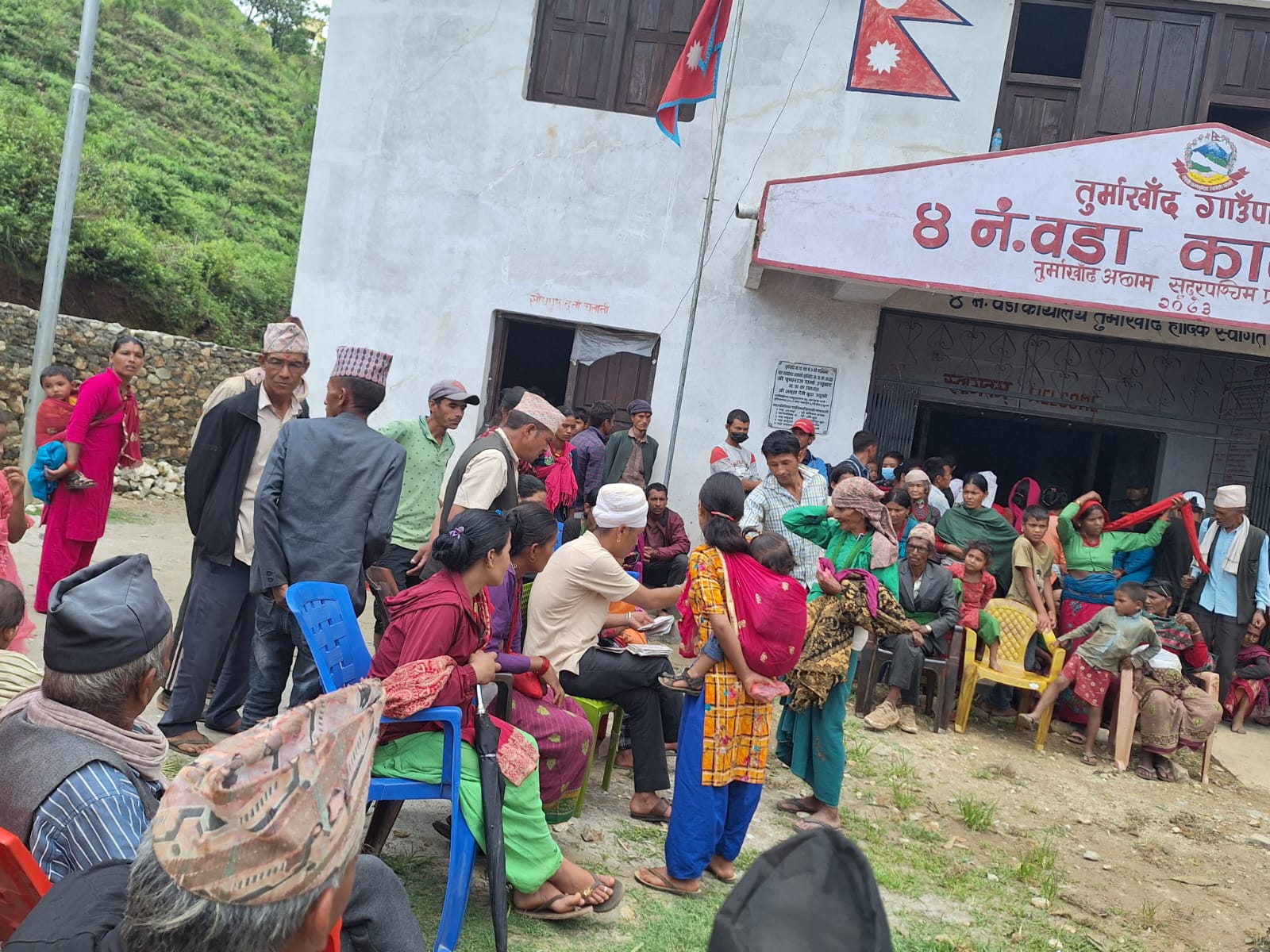 वडा कार्यालयबाट मृतकका परिवारलाई दाहसंस्कार खर्च, ब्याएको भैंसीलाई भत्ता