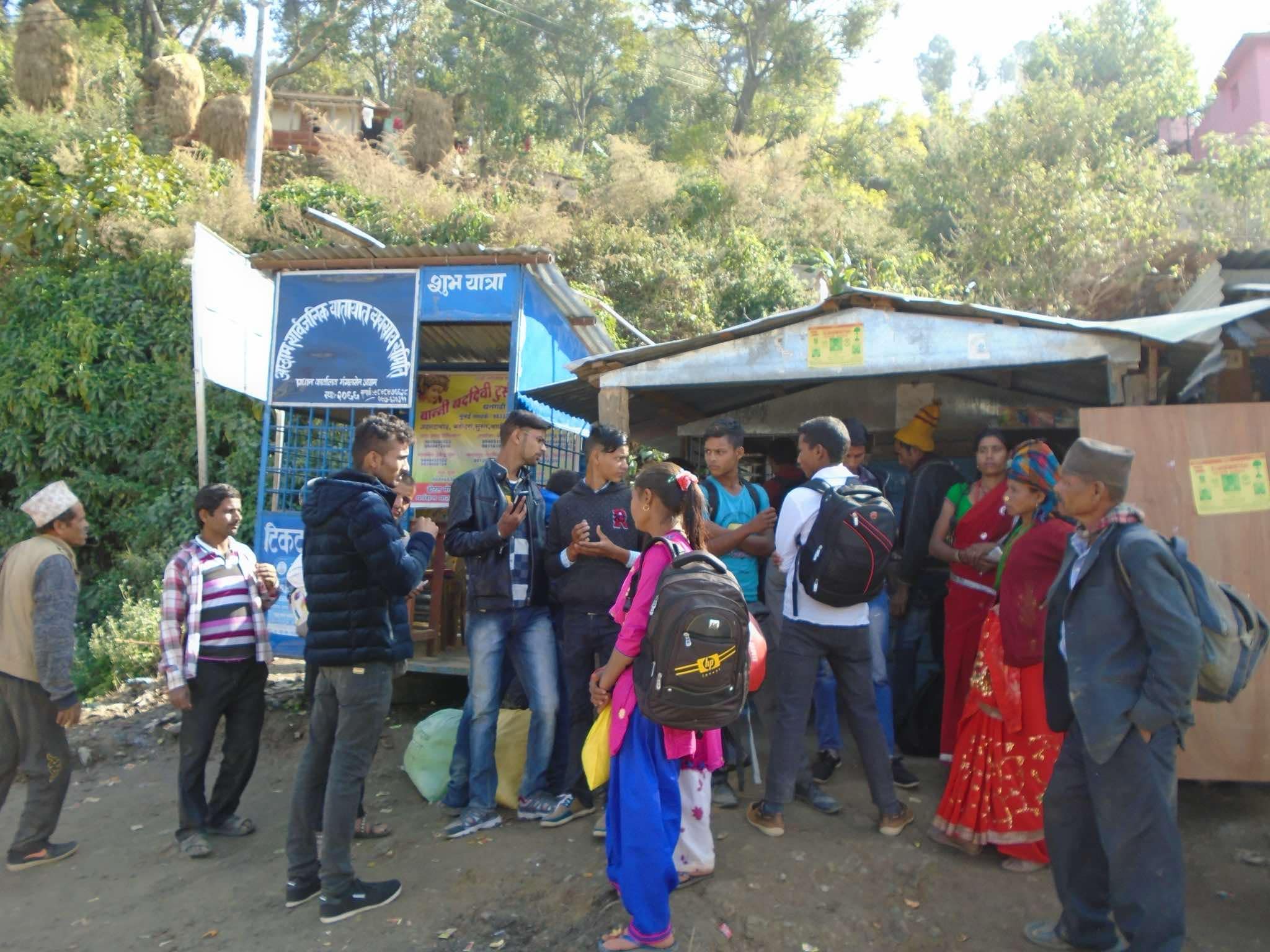 गरिबको बाध्यत : चाडवाडको मुखमा काम खोज्न भारत