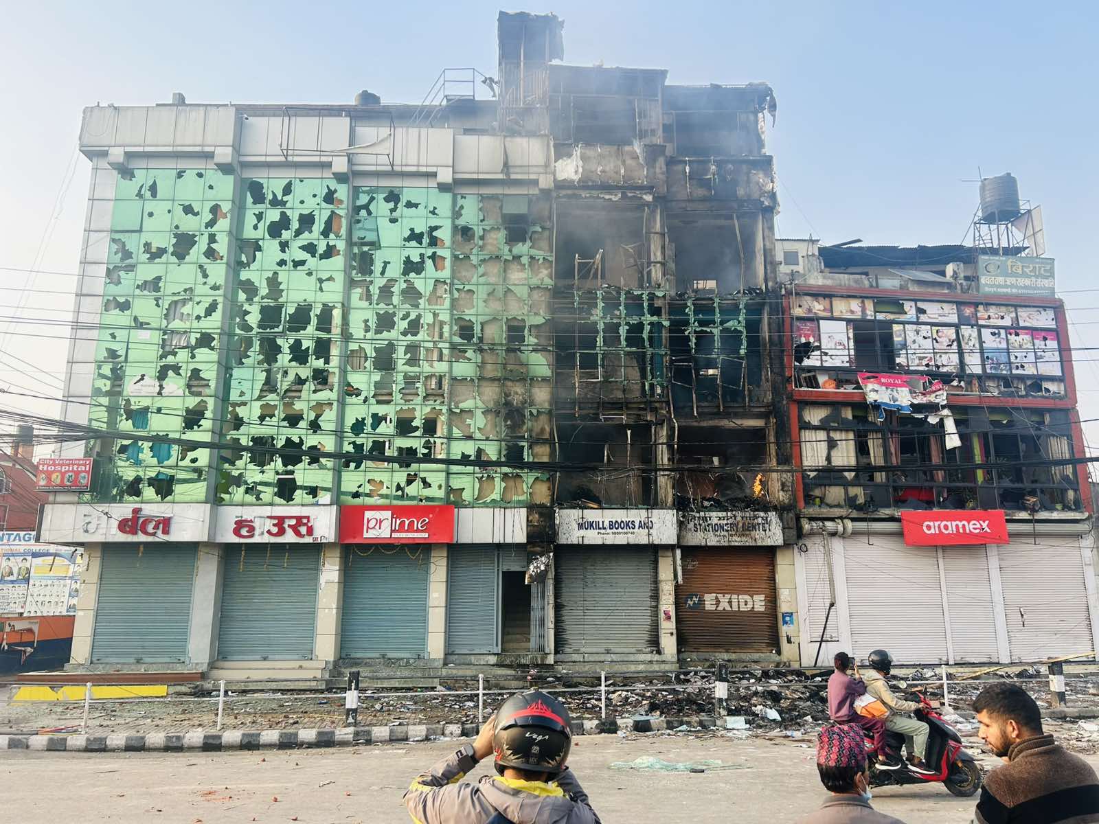 राजावादीले आगो लगाएको घरको लाइभ गर्न पुगेका पत्रकारको मृत्यु